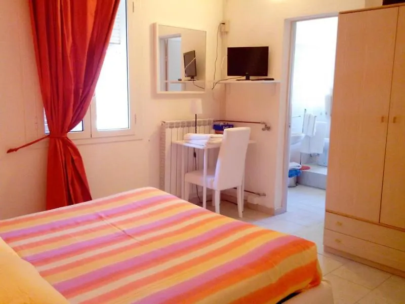 Hotel Holiday Center-1